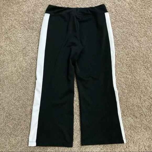 NIKE YOGA CAPRI - Size Small - Picture 2 of 4